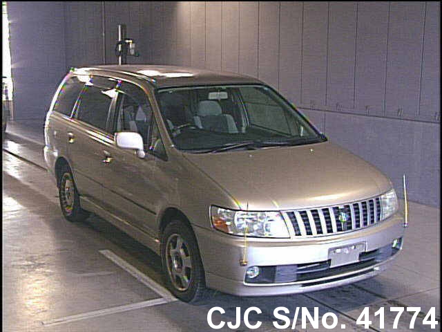 Nissan bassara 2001