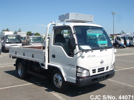 2004 Nissan / Atlas Stock No. 44071