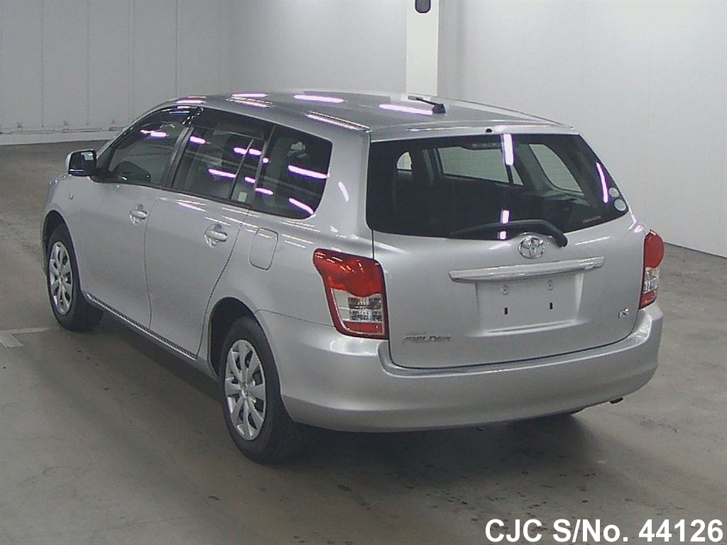 Toyota corolla fielder 2011