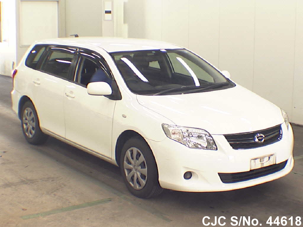 Toyota corolla fielder 2011