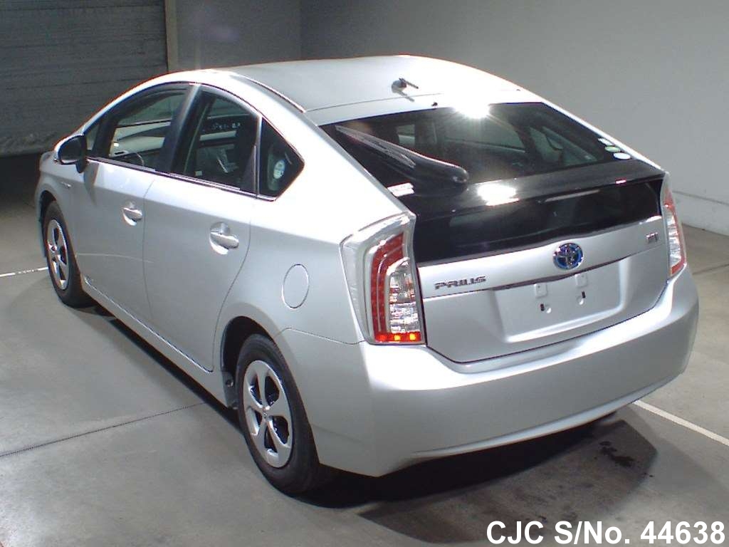 Toyota prius 2013 гибрид