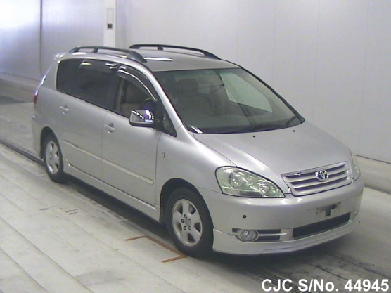 2001 Toyota / Ipsum Stock No. 44945