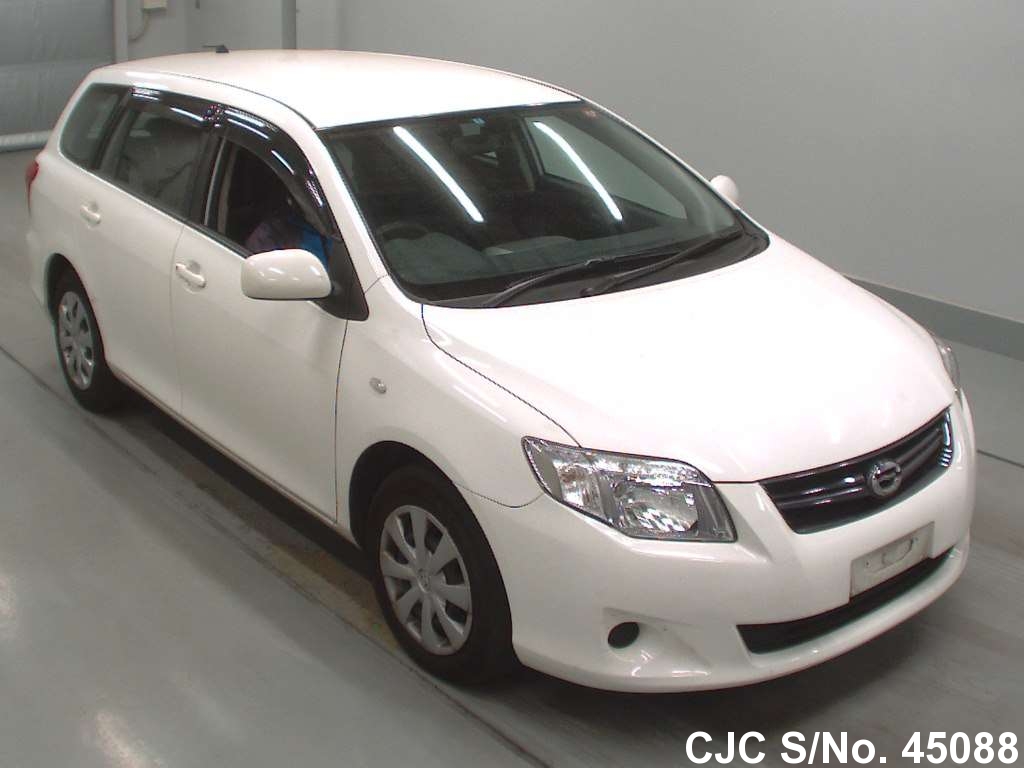 Toyota corolla fielder 2011