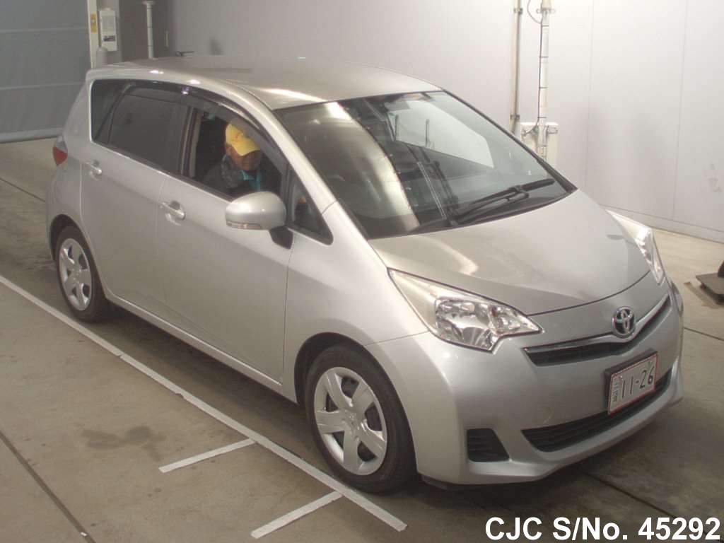 Toyota ractis 2010 года