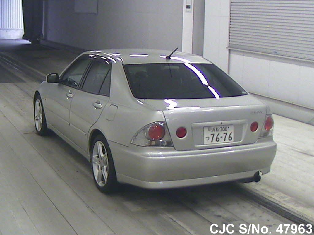 Toyota altezza stock