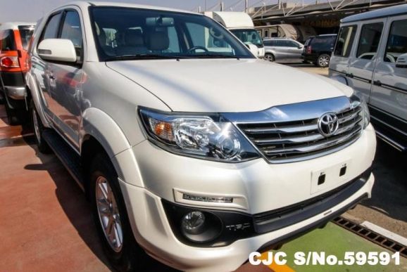 2015 Toyota / Fortuner Stock No. 59591