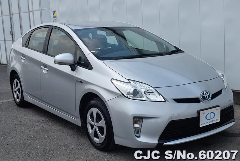 Toyota prius 2013 гибрид