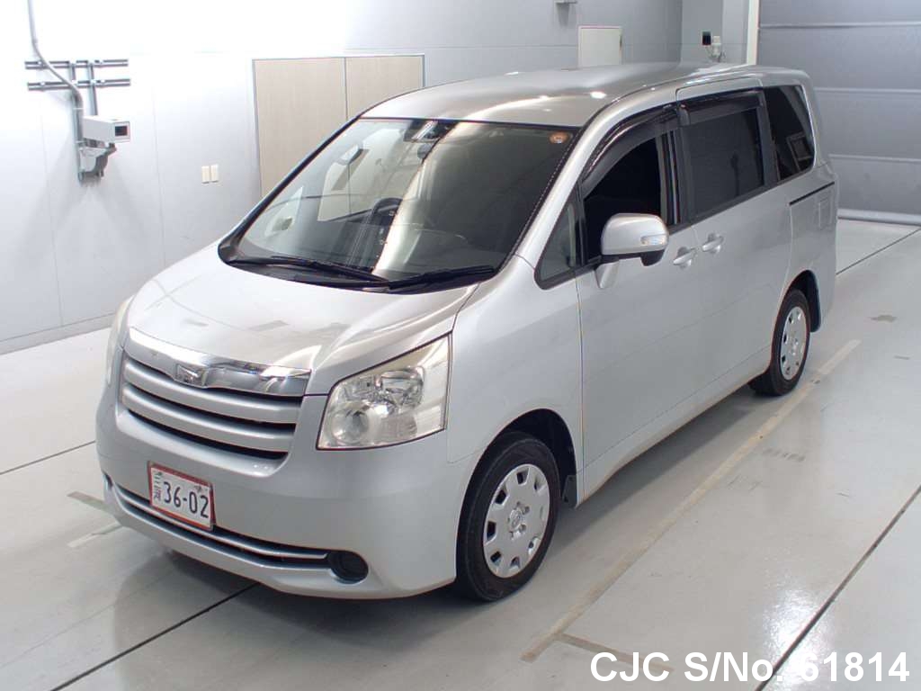 2009 Toyota Noah Silver for sale | Stock No. 61814 | Japanese Used Cars ...