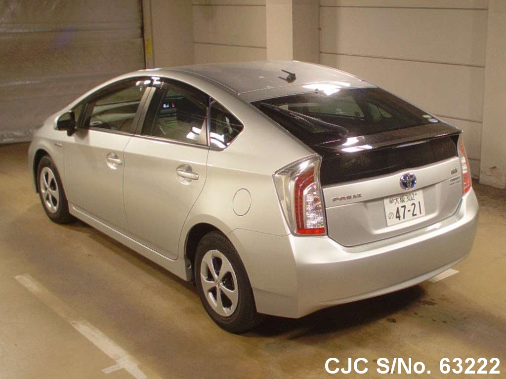 Toyota prius 2013 гибрид