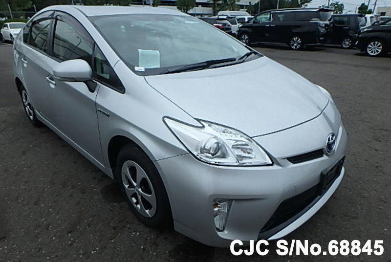 Toyota prius 2013 гибрид