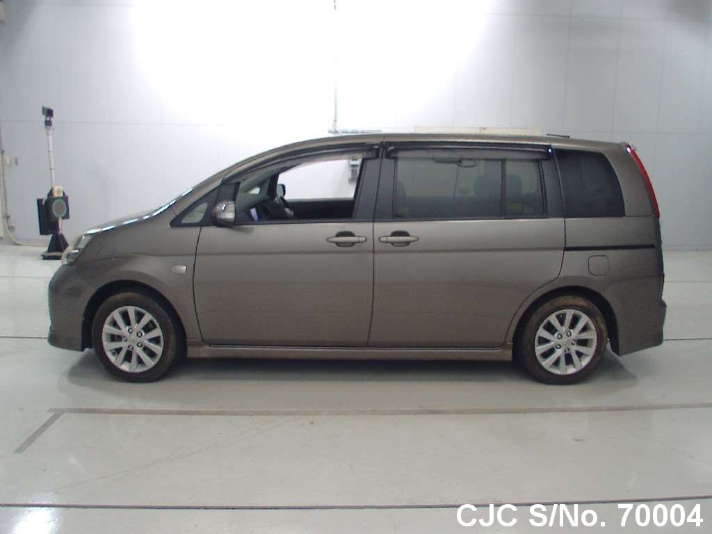 Toyota isis 2008