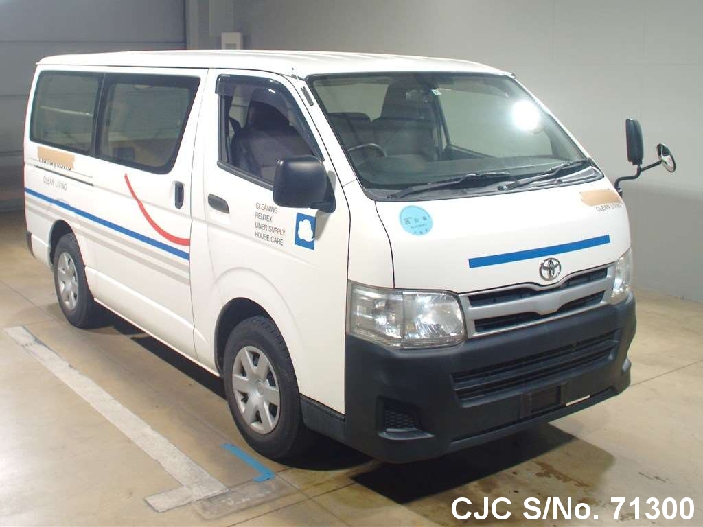 Тойота hiace 2011