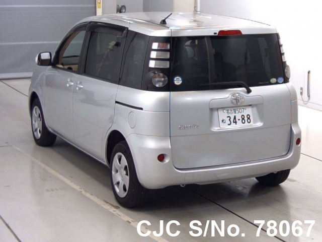 Toyota sienta 2011