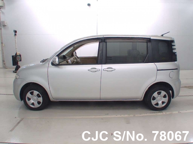 Toyota sienta 2011