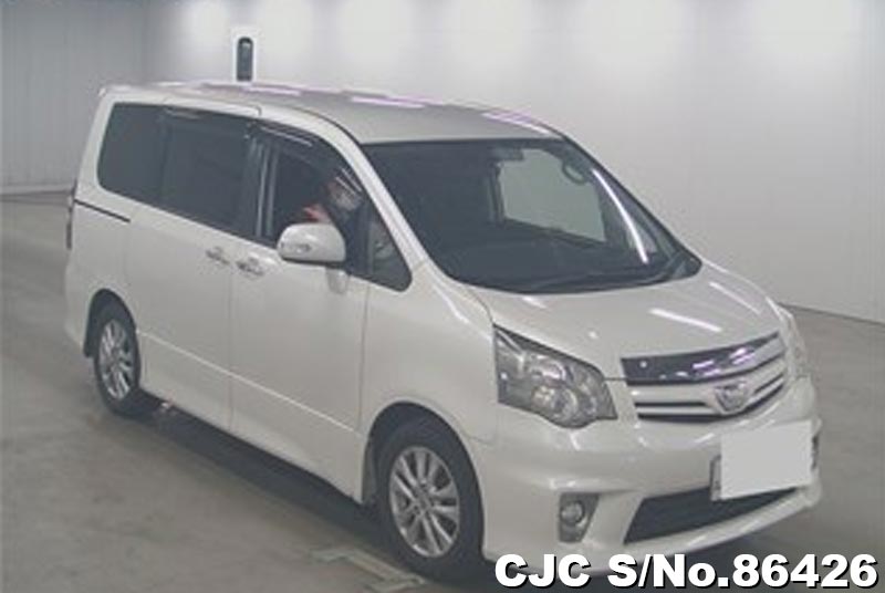 Toyota noah 2012