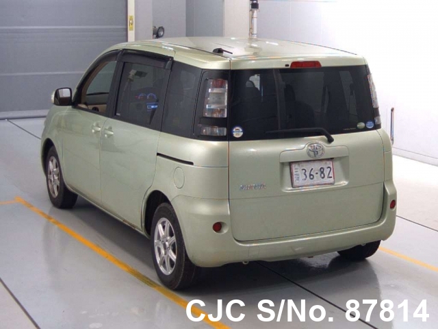 Toyota sienta 2011