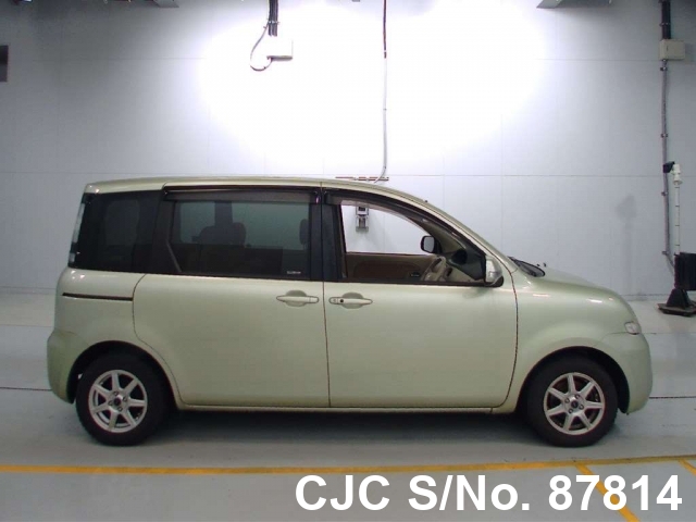 Toyota sienta 2011