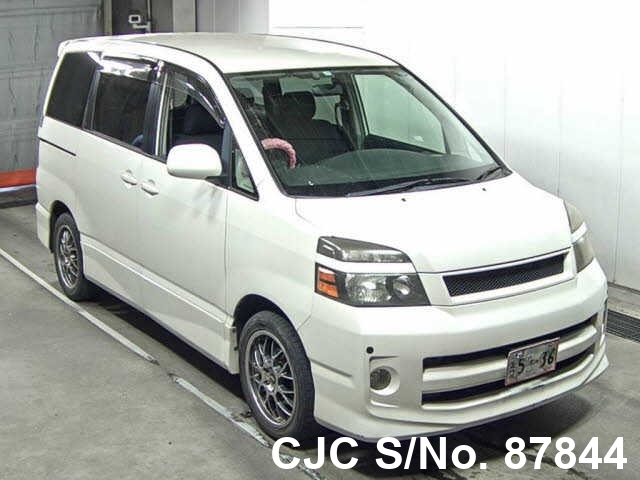 Toyota voxy 2004