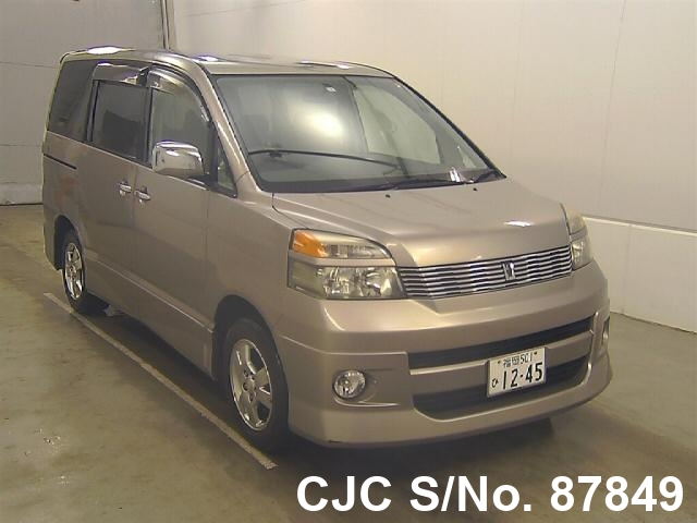 Toyota voxy 2004