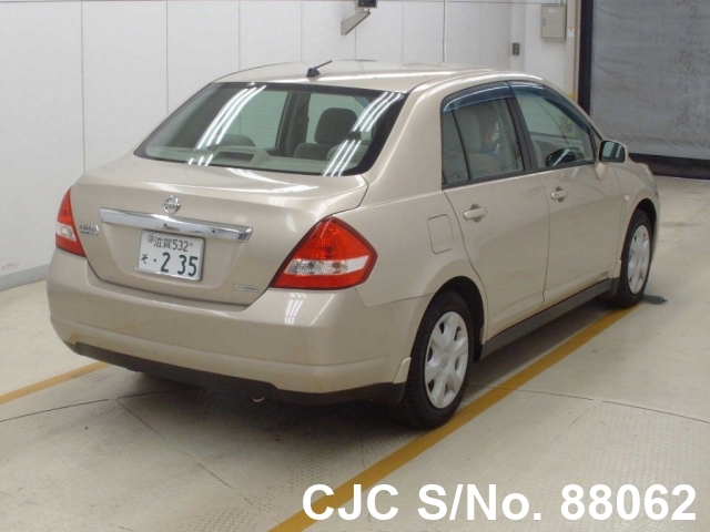 Nissan tiida latio 2010