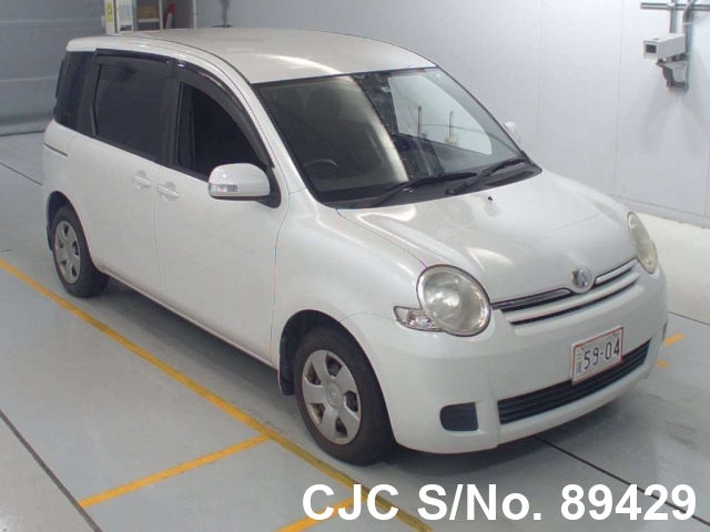 Toyota sienta 2011