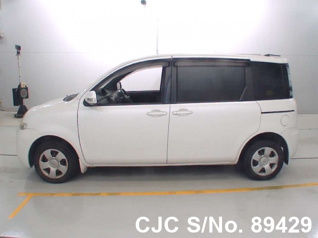 Toyota sienta 2011