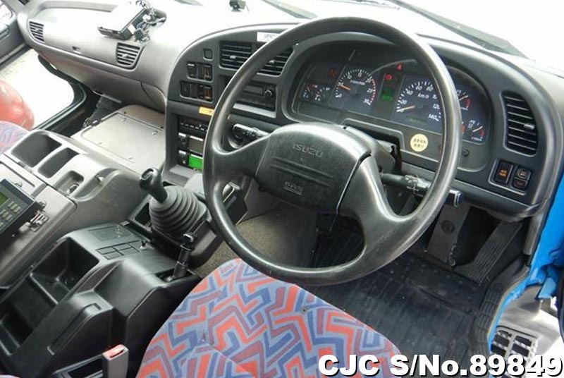 Isuzu Giga Interior