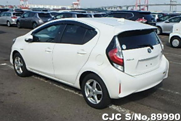 17 Toyota Aqua White For Sale Stock No 990 Japanese Used Cars Exporter