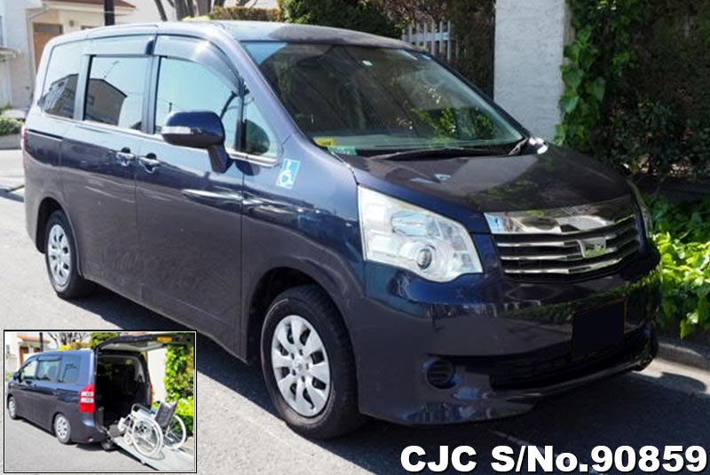 Toyota noah 2013