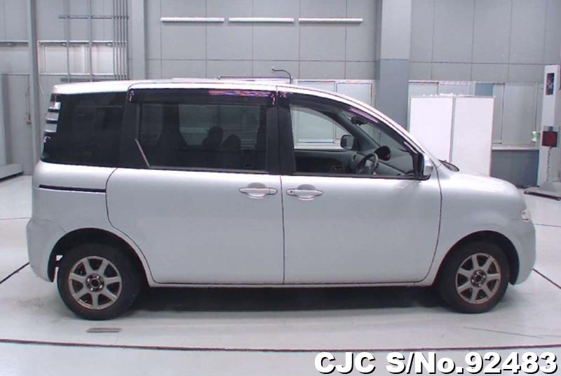 Toyota sienta 2011