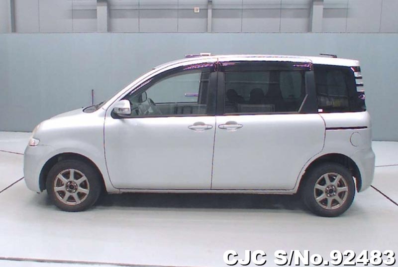 Toyota sienta 2011