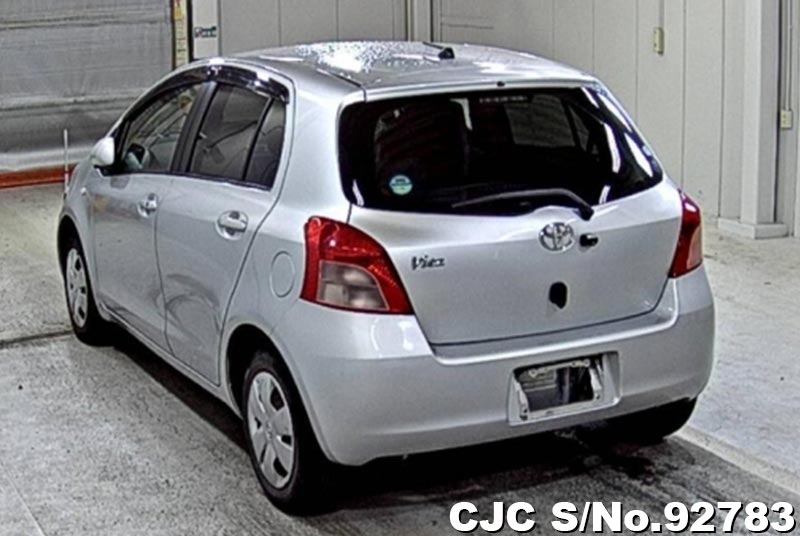 Toyota vitz 2005 год