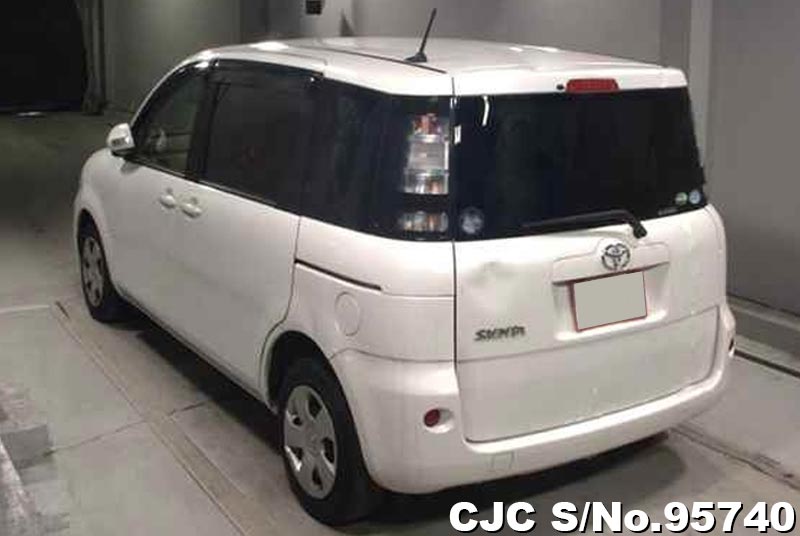 Toyota sienta 2014