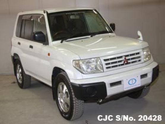 Mitsubishi pajero io 2000