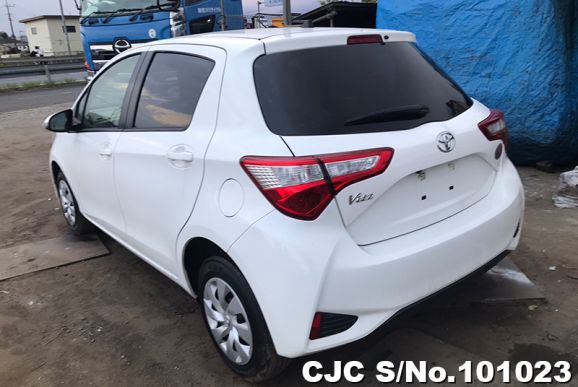 Toyota Vitz in White for Sale Image 1