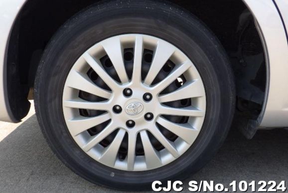 Toyota Allion in Silver for Sale Image 33