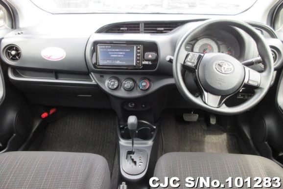 Toyota Vitz in White for Sale Image 10