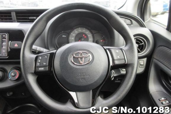 Toyota Vitz in White for Sale Image 15