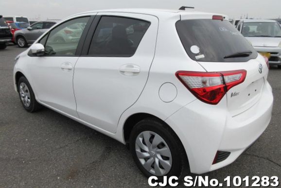 Toyota Vitz in White for Sale Image 2