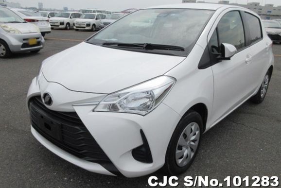 Toyota Vitz in White for Sale Image 3