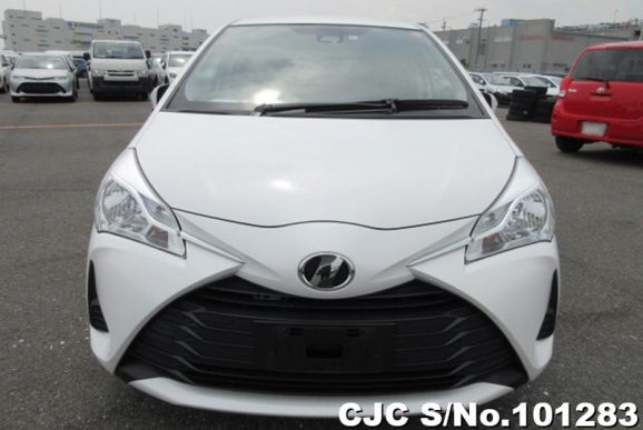 Toyota Vitz in White for Sale Image 4