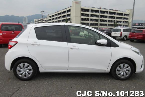 Toyota Vitz in White for Sale Image 6