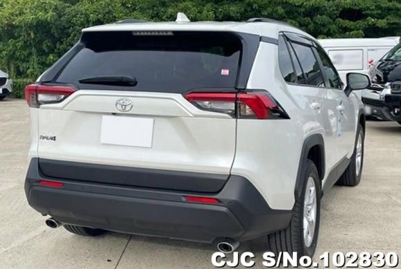 Toyota Rav4 in White for Sale Image 1