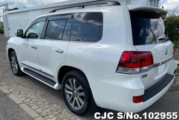 Toyota Land Cruiser in White for Sale Image 2