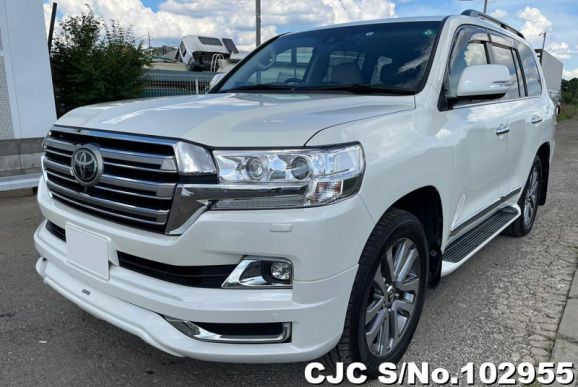 Toyota Land Cruiser in White for Sale Image 3