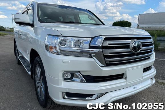 Toyota Land Cruiser in White for Sale Image 4