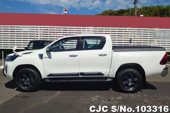 Toyota Hilux in White for Sale Image 4