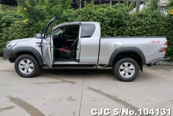 Toyota Hilux in Silver for Sale Image 7