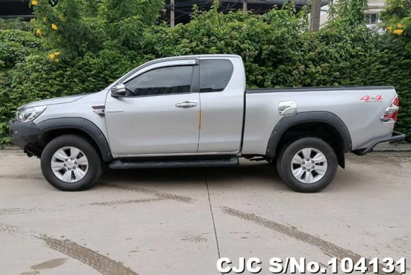 Toyota Hilux in Silver for Sale Image 5