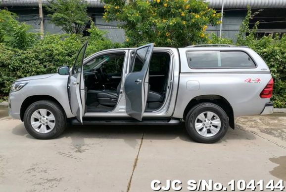 Toyota Hilux in Silver for Sale Image 8